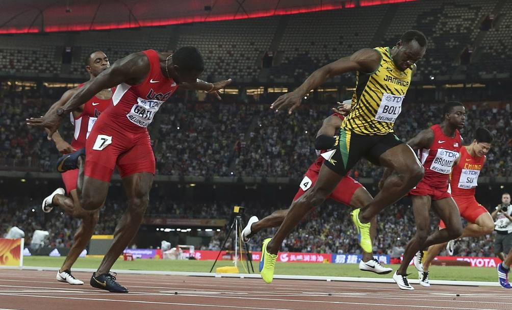 Bolt rimonta, Gatlin sfarfalla nei metri finali e i due si contendono sino al traguardo la vittoria (Reuters)